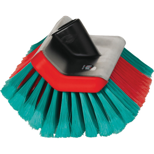 Brosse &agrave; alimentation en eau pour nettoyage des parties hautes et basses des v&eacute;hicules de la s&eacute;rie Transport Northern Industrial Supply Inc.
