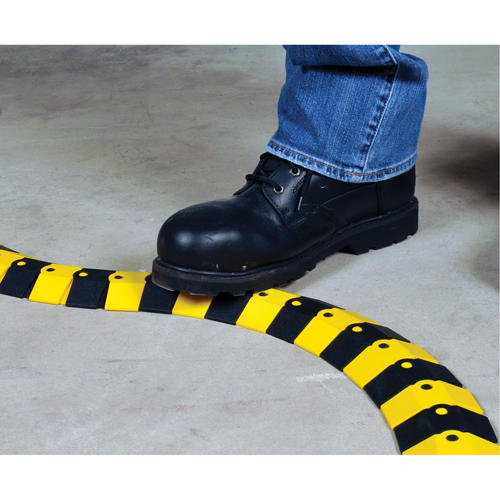 Ultra-Sidewinder&reg; Cable Protection System - Small, 39.5" x 3" x 0.75", 32000 lbs. (16 tons) Northern Industrial Supply Inc.