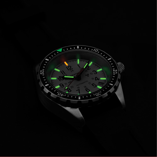 Montre automatique moyenne pour plongeur &eacute;dition arctique, Num&eacute;rique, &agrave; piles, 36 mm, Noir Northern Industrial Supply Inc.