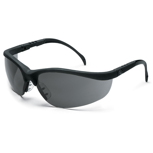 Lunettes de s&eacute;curit&eacute; Klondike, Lentille Grise/fum&eacute;e, Anti-&eacute;gratignures, R&eacute;pond ou surpasse la norme CSA Z94.3 Northern Industrial Supply Inc.