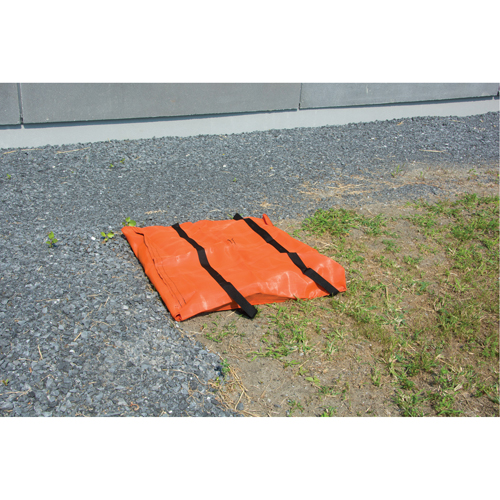 Tapis de canaux d'&eacute;gouts pluviaux - Huile et s&eacute;diment, Huile & s&eacute;diments, 24" lo x 48" la Northern Industrial Supply Inc.