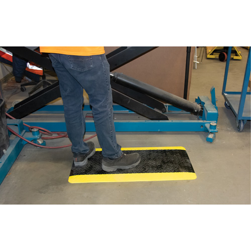Tapis antifatigue, Losange, 1-2/3' x 3-1/4' x 3/4", Noir/Jaune, Polyur&eacute;thane Northern Industrial Supply Inc.