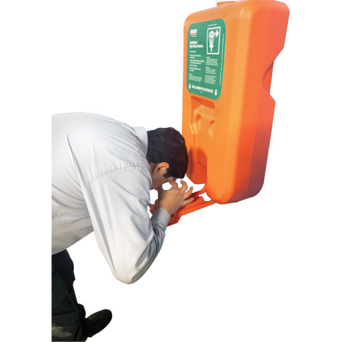 Poste de douche oculaire portable autonome, Aliment&eacute; par gravit&eacute;, Capacit&eacute; 10 gal., Conformit&eacute; ANSI Z358.1 Northern Industrial Supply Inc.