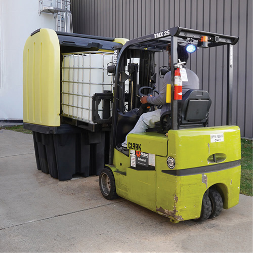 Palette anti-d&eacute;versement jaune &agrave; couvercle rigide roulant, 65" lo x 65" la x 101" h, Capacit&eacute; de charge 5000 lb Northern Industrial Supply Inc.