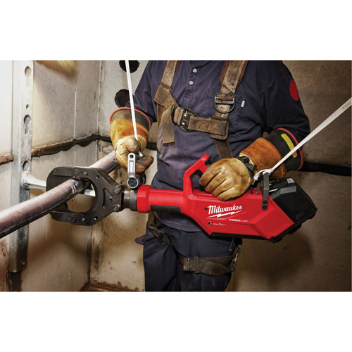 Coupe-c&acirc;ble pour c&acirc;bles souterrains de 5" M18 FORCE LOGIC avec t&eacute;l&eacute;commande sans fil Northern Industrial Supply Inc.