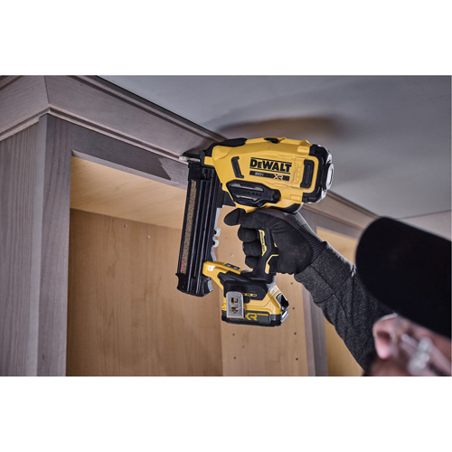XR&reg; Cordless 18Ga Brad Nailer, 20 V, Lithium-Ion Northern Industrial Supply Inc.