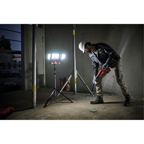 Lampe de travail &agrave; DEL professionnelle &agrave; panneaux pliants lumens sans fil 18V sur tr&eacute;pied, DEL, 3600 lumens Northern Industrial Supply Inc.