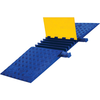 Protecteur de c&acirc;ble ADA/DDA robuste Yellow Jacket, 5 canaux, 18" lo x 50" la x 1,875" h Northern Industrial Supply Inc.