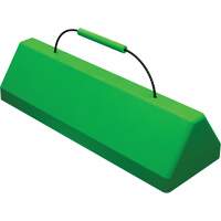 Cale de roue pour avion Checkers Safety SafeRay avec poign&eacute;e &agrave; c&acirc;ble, Ur&eacute;thane, Vert fluorescent, 24" la x 8" p x 6" h Northern Industrial Supply Inc.