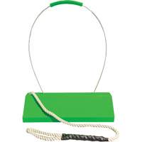 Cale de roue pour avion Checkers Safety SafeRay avec poign&eacute;e ergonomique &agrave; cordage en boucle, Ur&eacute;thane, Vert fluorescent, 24" la x 8" p x 6" h Northern Industrial Supply Inc.