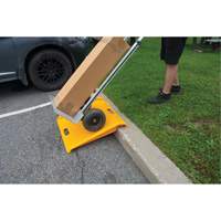 Rampe de trottoir portable en poly pour diable, Capacit&eacute; de 1000 lb, 27" la x 27" lo Northern Industrial Supply Inc.