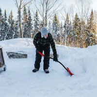 Yukon Snow Shovel, Polypropylene Blade, 18" Wide, Ergonomic D-Grip Handle Northern Industrial Supply Inc.