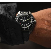 Montre Steel Navigator avec date sur ensemble bracelet en caoutchouc noir de trois morceaux, Num&eacute;rique, &agrave; piles, 41 mm, Noir Northern Industrial Supply Inc.